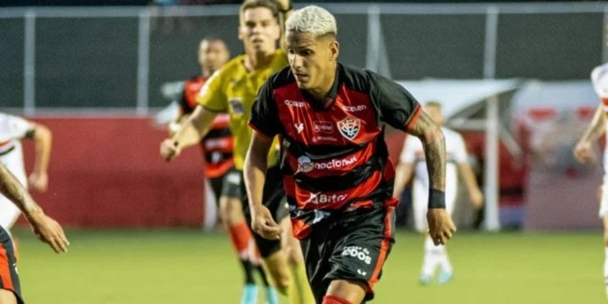 Vitória anuncia rescisão de Alan Pedro