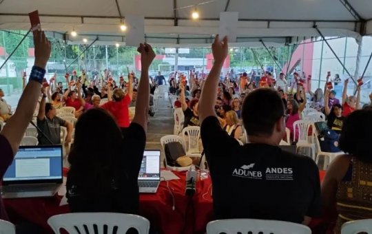 UNEB: Professores anunciam encerramento da greve e aulas retornam segunda (21)