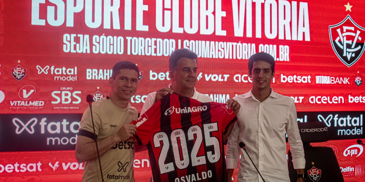 Vitória anuncia renovação com ídolo que foi homenageado pela torcida Rubro-Negra
