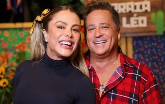 Poliana presenteia Leonardo com celular e ele dispara: 'Não presta'