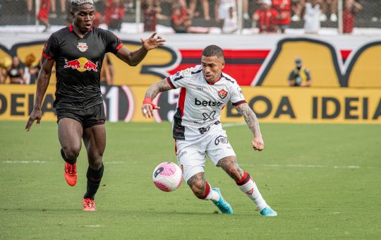 Vitória bate RB Bragantino e se distancia da Zona de Rebaixamento