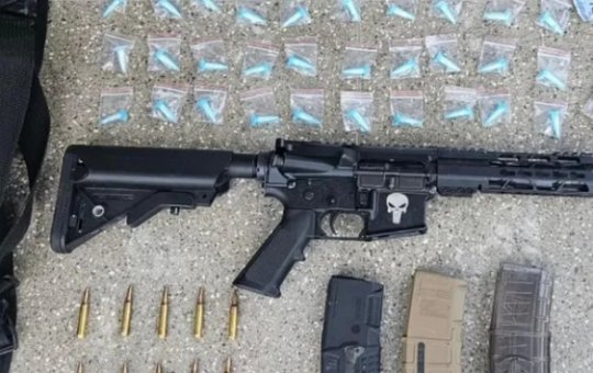 Agentes da PM realizam apreensão de drogas, armas e munição em Pernambués