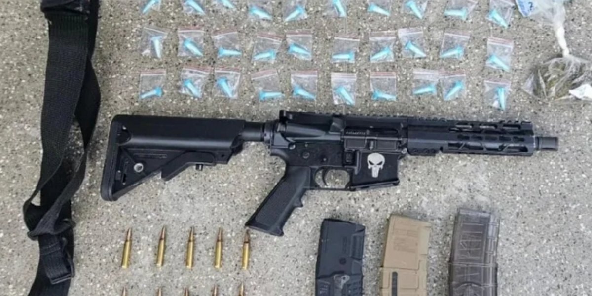 Agentes da PM realizam apreensão de drogas, armas e munição em Pernambués