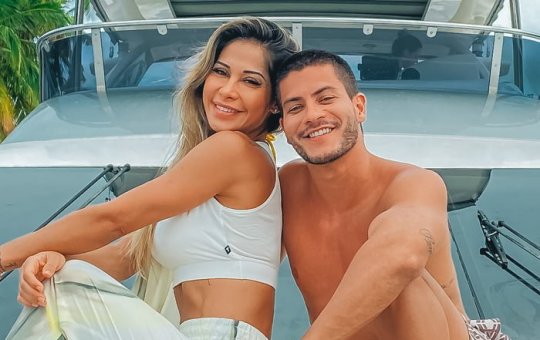 Maíra Cardi revela motivo da ausência de Arthur Aguiar no aniversário da filha