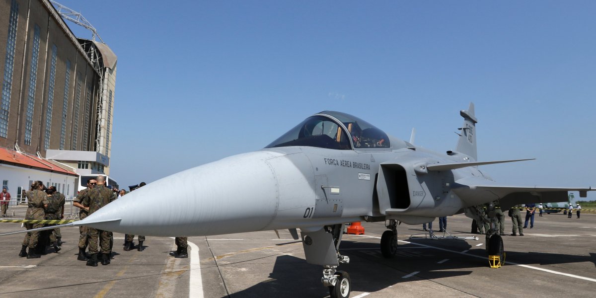 Caça da FAB cai enquanto voava por Parnamirim, no Rio Grande do Norte