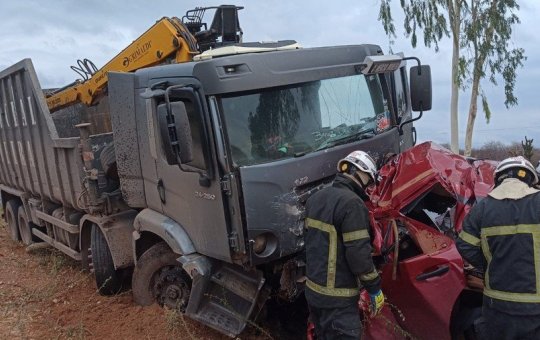 Acidente grave deixa carro esmagado e vítima fatal no interior da Bahia