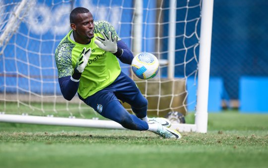 Goleiro ex-Vitória se pronuncia após suposta agressão contra criança