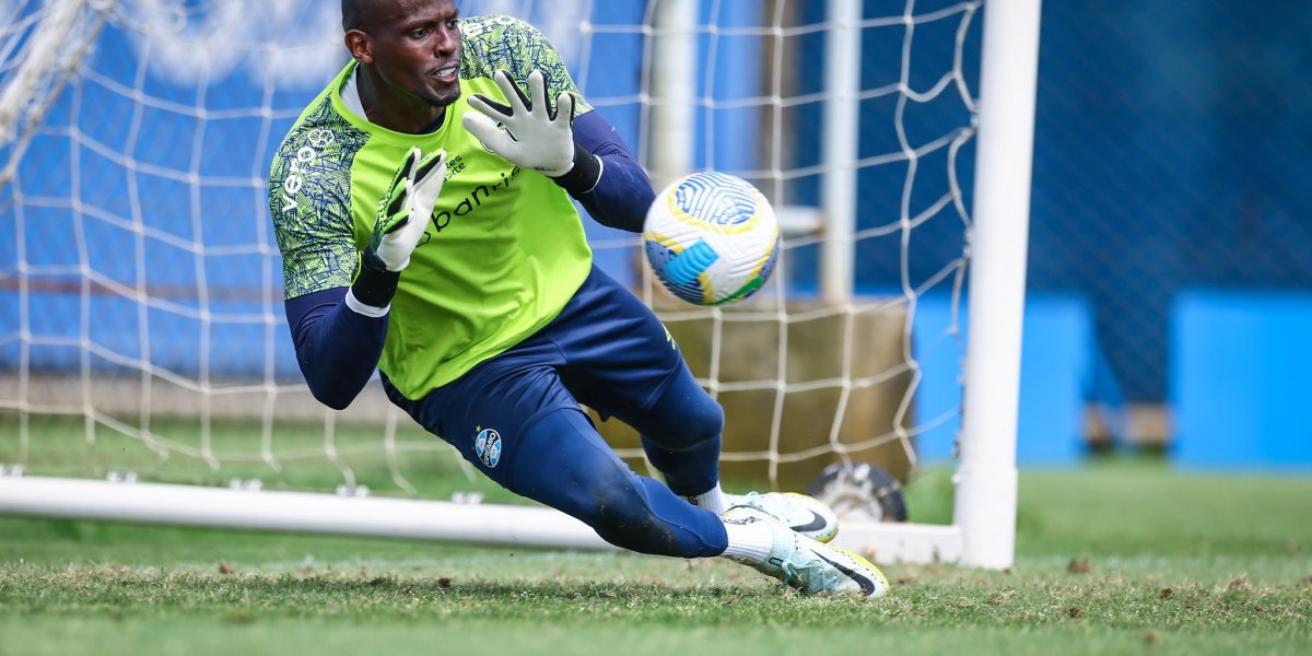 Goleiro ex-Vitória se pronuncia após suposta agressão contra criança