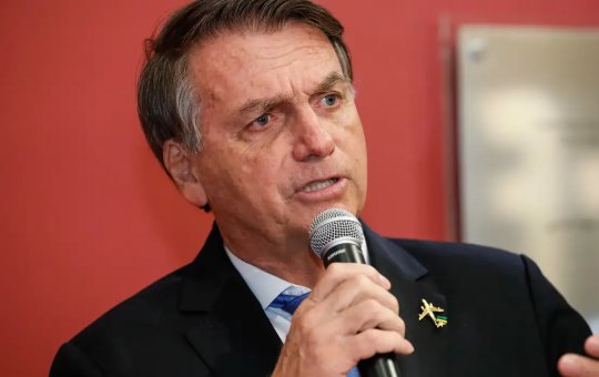 Recurso solicitado por defesa de Bolsonaro é negado e passaporte continua retido