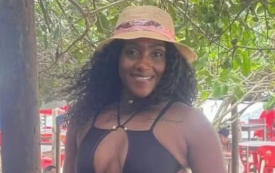 Filho de mulher encontrada morta deixa carta emocionante em funeral da mãe
