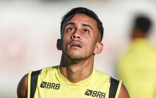 Matheus Gonçalves, atacante do Flamengo, é flagrado com amante em motel