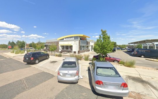 Homem pede US$ 50 mil após surto de E. coli associado a hambúrguer do McDonald's