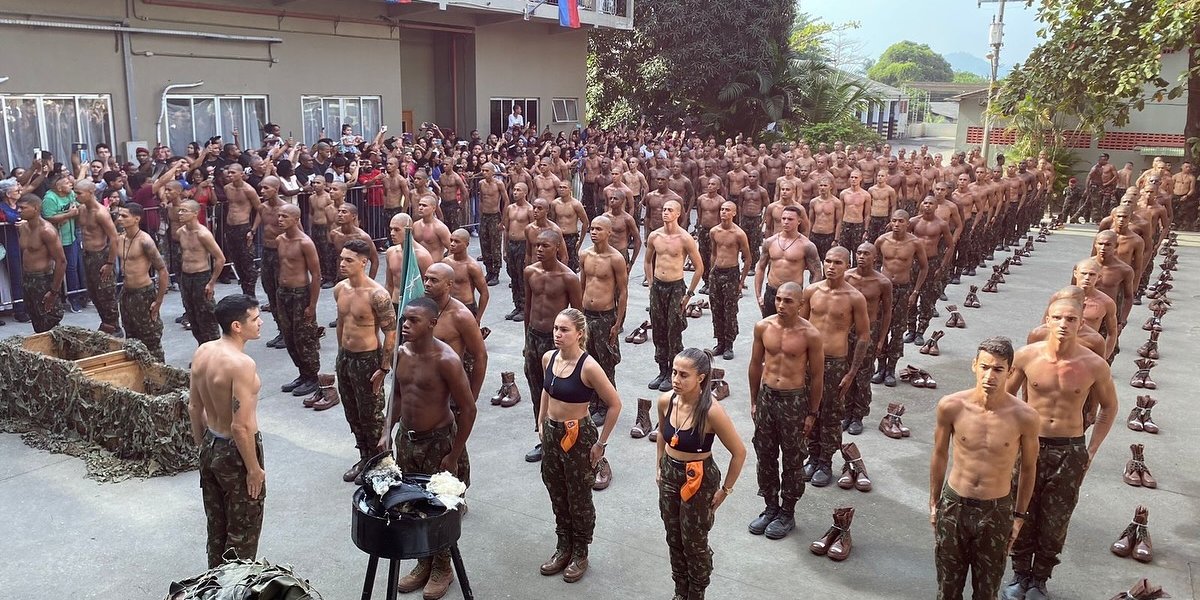 Baile funk no quartel: Militares do exército são flagrados em festa proibida