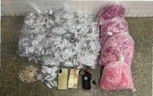 Polícia Militar apreende drogas em operação em Pernambués