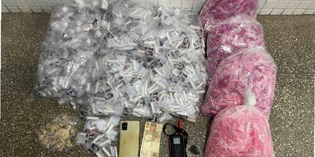 Polícia Militar apreende drogas em operação em Pernambués