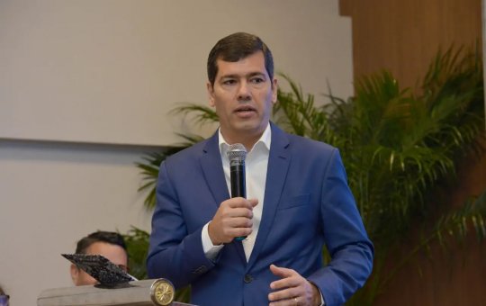 Claudio Tinoco discute com representante do PT em escola de Camaçari