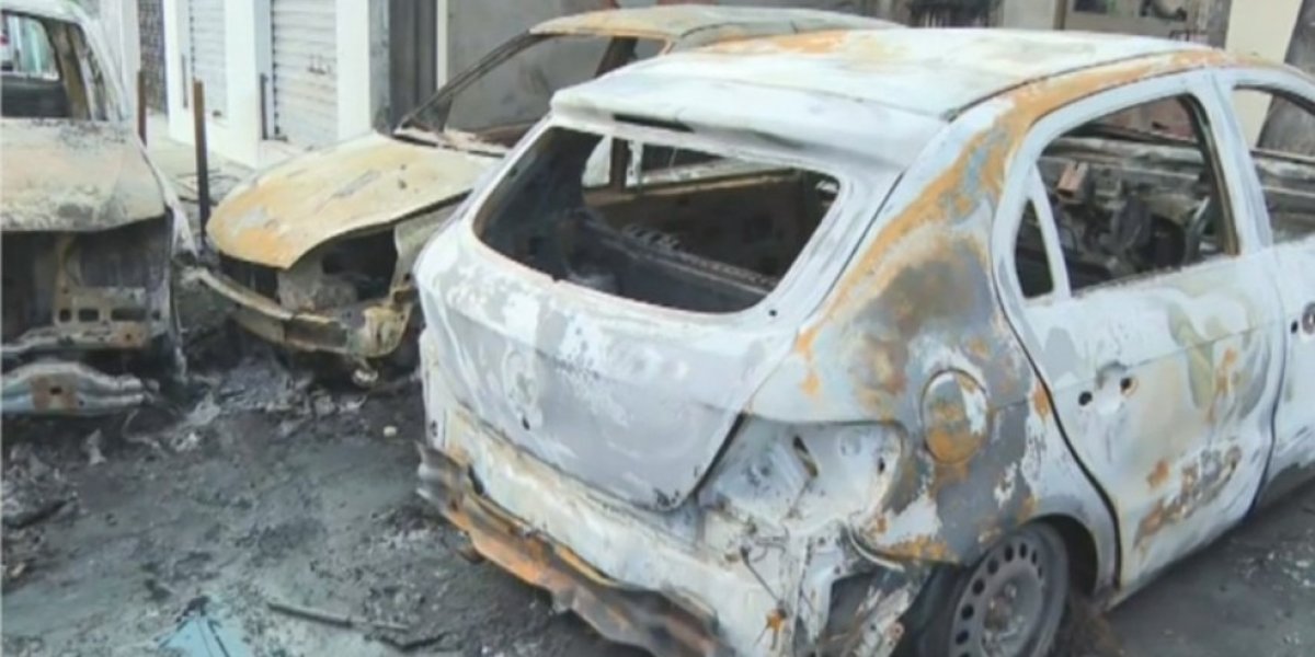 Incêndio atinge oficina em Salvador e destrói veículos