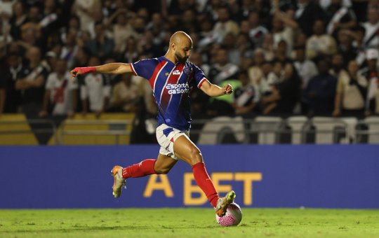 Thaciano desfalca Bahia contra o São Paulo por suspensão