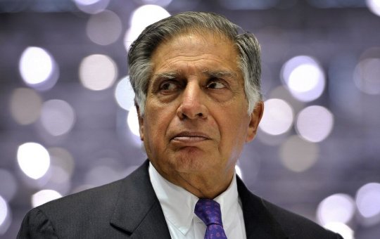 Dono da Land Rover e Jaguar morre e deixa herança para cachorro e funcionários