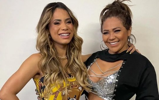 Mãe de Lexa faz Pix por engano e comemora ao conseguir recuperar valor