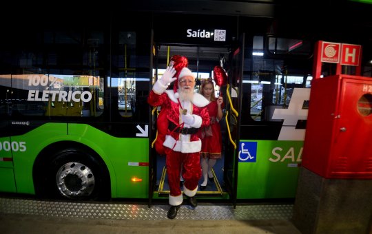 Papai Noel irá de BRT para programação natalina em shopping de Salvador