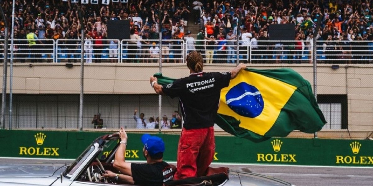 Lewis Hamilton pilotará carro de Ayrton Senna em homenagem a ídolo brasileiro
