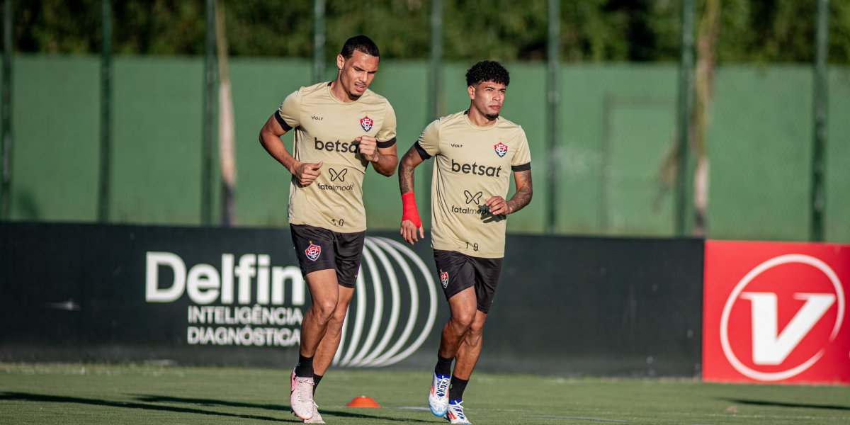 Vitória faz treino em campo sintético antes de duelo contra Athletico