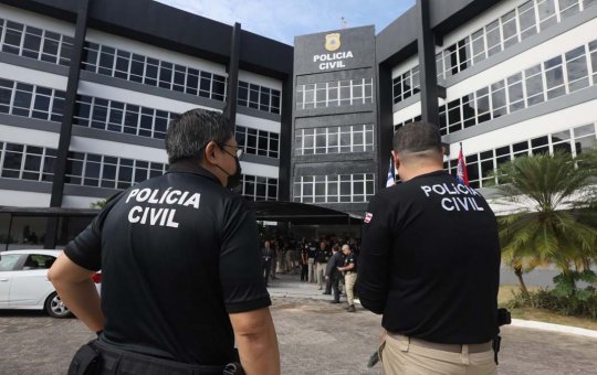 Suspeito de matar jovem com garrafada em Periperi se apresenta na delegacia
