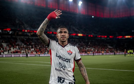 Lucas Esteves, do Vitória, vira alvo de clube do sudeste