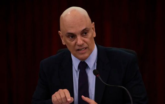 Alexandre de Moraes "intima" Polícia Federal para cobrar laudos completos do caso Marielle