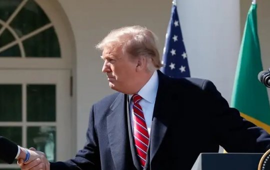 “Estou muito confiante na vitória”, afirma Donald Trump ao votar na Flórida