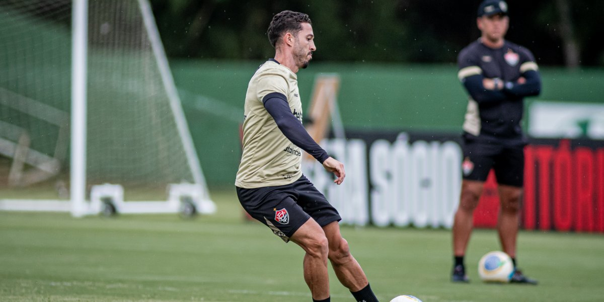 Vitória segue treinando com foco em duelo contra o Corinthians neste sábado (6)