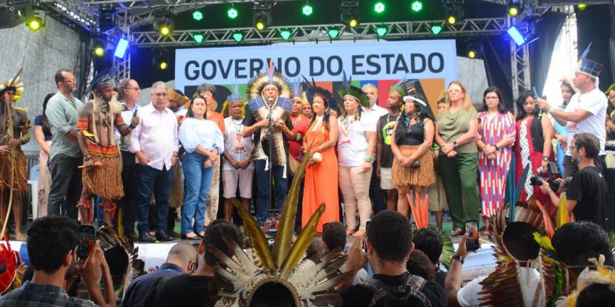 Deputados e Governador se reúnem e apoiam demandas indígenas no Acampamento Terra Livre Bahia