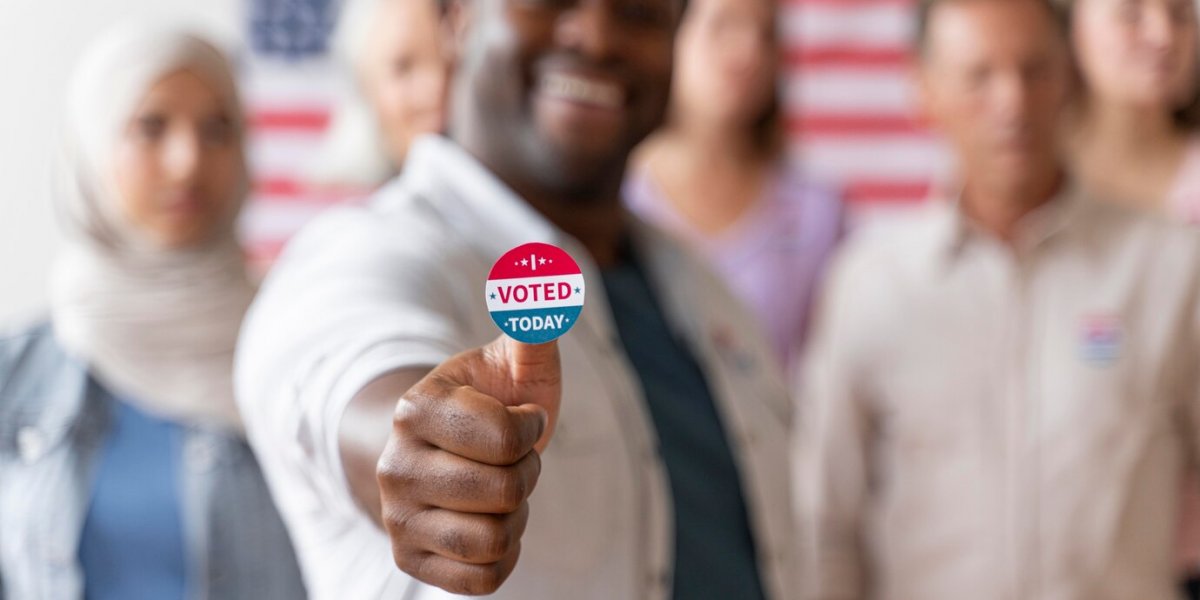 Pesquisa revela diferença de votos entre formados e não formados em eleição dos EUA