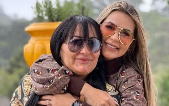 Mãe de Deolane Bezerra tem carro furtado em São Paulo e faz apelo na internet: “Devolve meu carro. O resto está tudo preso”