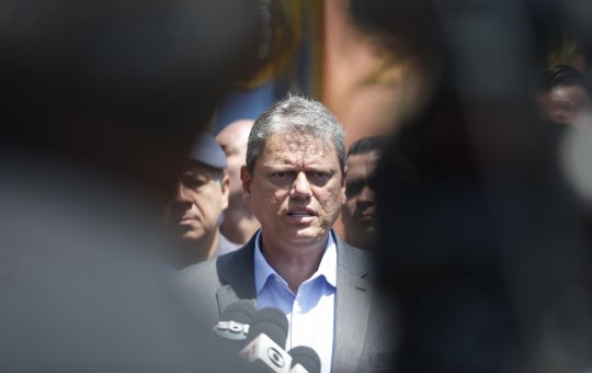 Governador Tarcísio Freitas se pronuncia após execução de empresário de facção criminosa