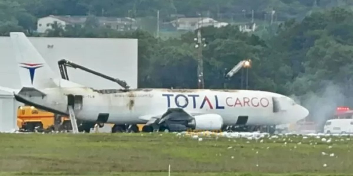 Avião faz pouso de emergência no Aeroporto de Guarulhos após pegar fogo