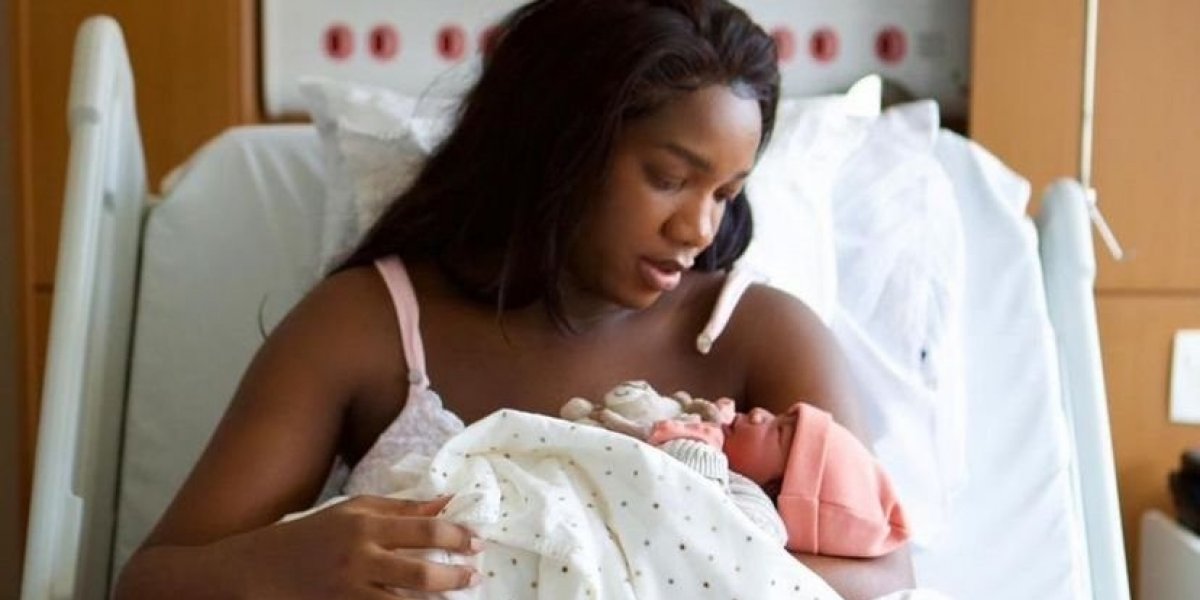 Iza publica primeira foto com a filha