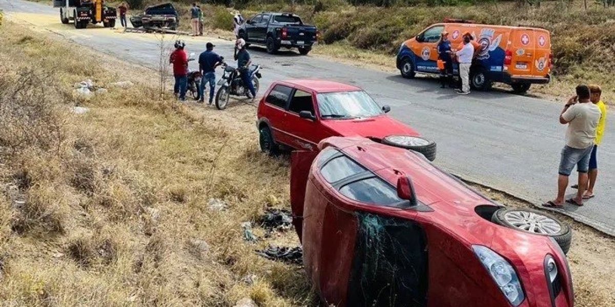 Cinco pessoas ficam feridas após colisão de veículos na BA-120