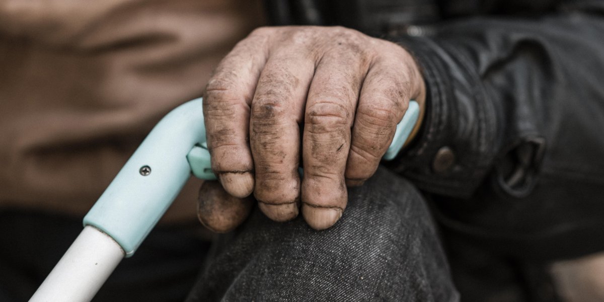 Acidentes domésticos: cuidados essenciais para prevenir quedas entre Idosos