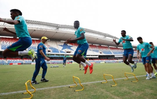 Seleção Brasileira realiza primeiro treino antes de duelo contra Venezuela pelas eliminatórias