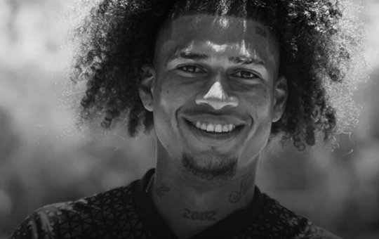 Promessa do futebol equatoriano morre aos 22 anos após grave acidente de trânsito