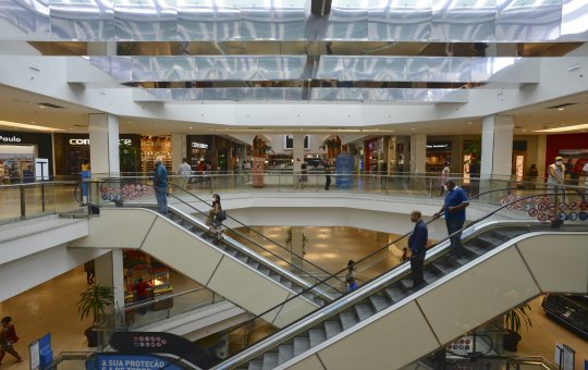 Confira os horários de funcionamento dos shoppings de Salvador e RMS nesta sexta-feira (15)