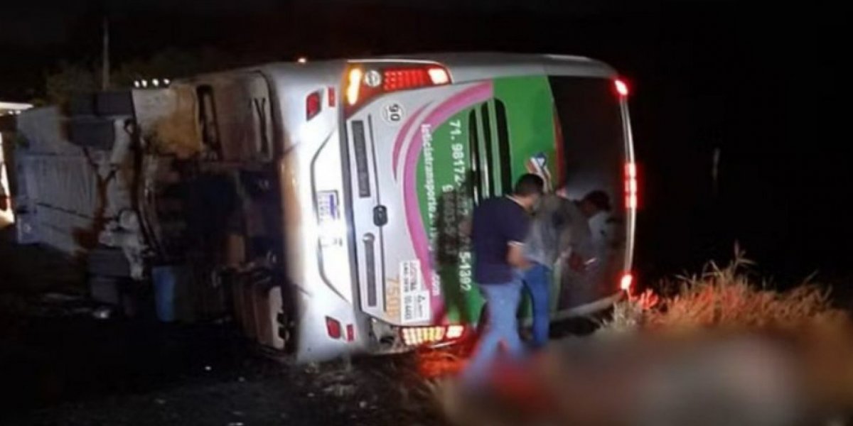Ônibus que tombou em Catu não tinha licença para viajar
