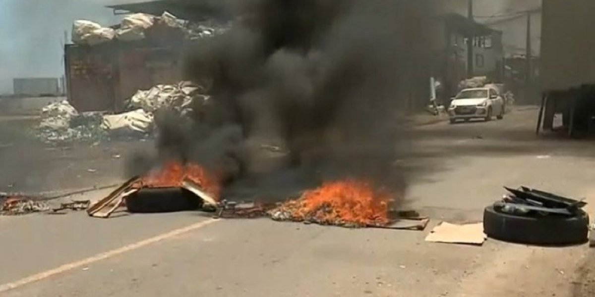 Familiares de jovens desaparecidos em ferro-velho realizam protesto em Pirajá