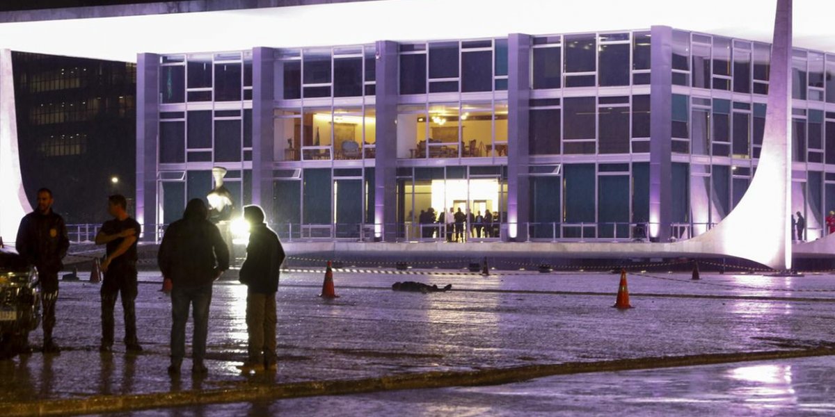 Câmera de segurança mostra momento em que homem-bomba explode em frente ao STF