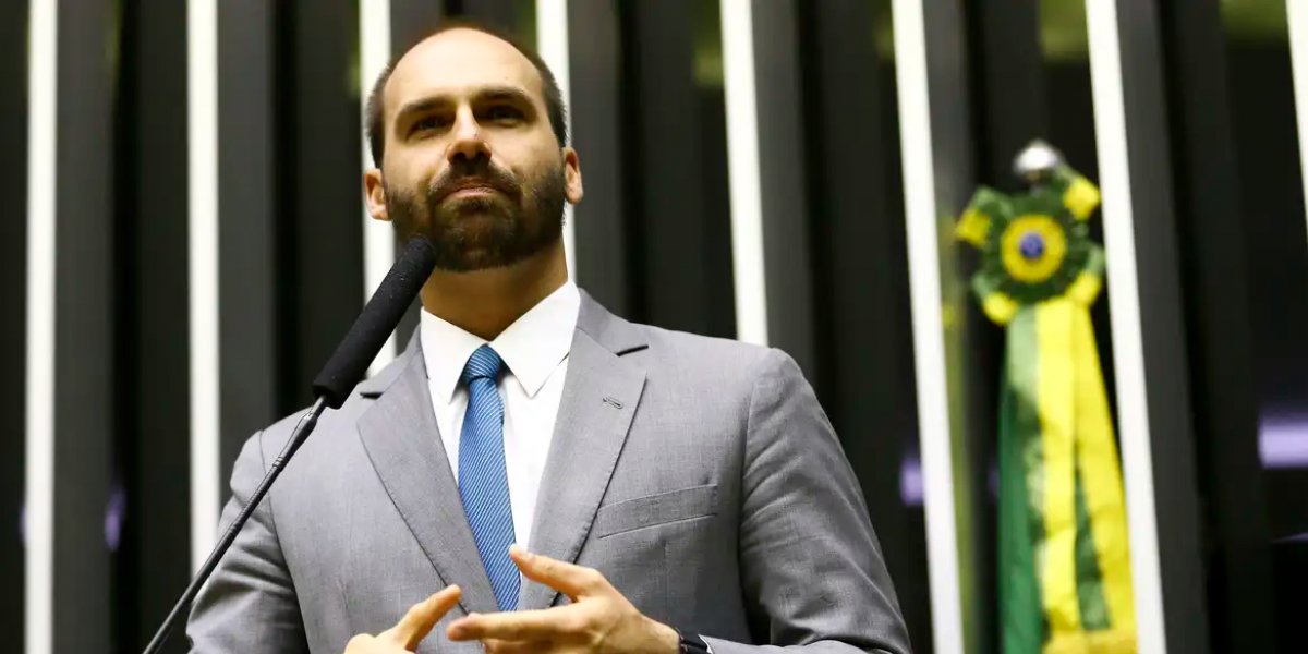 Eduardo Bolsonaro repudia associação entre homem-bomba e seu pai, Jair Bolsonaro