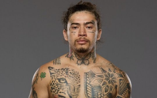 Whindersson Nunes estreia no boxe profissional sendo derrotado para Neeraj Goyat