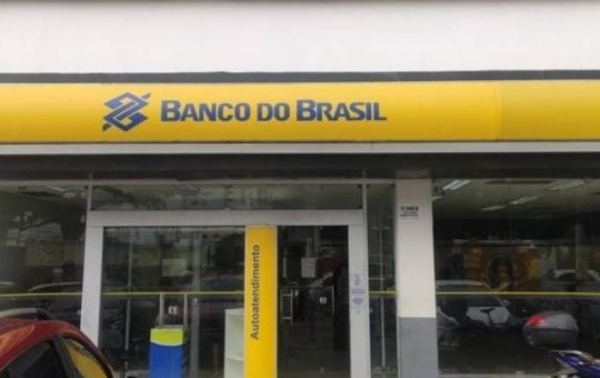 Agência bancária é alvo de vandalismo no bairro do Imbuí em Salvador