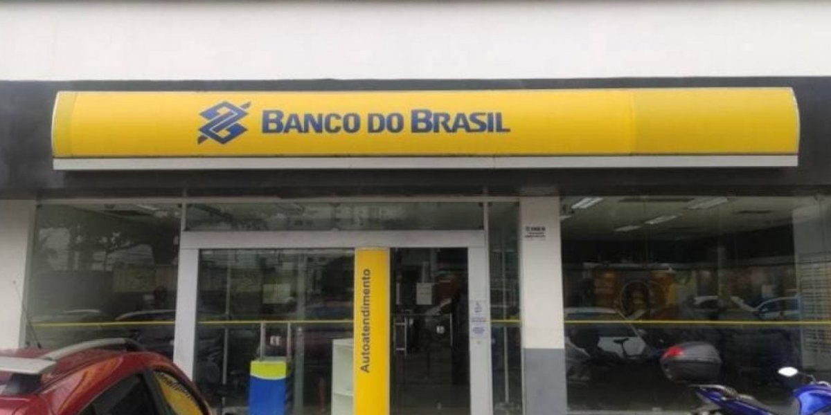 Agência bancária é alvo de vandalismo no bairro do Imbuí em Salvador